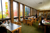 Knihovna v Ridley College, která je studentům k dispozici pro samostudium