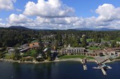 Kampus školy Brentwood College se nachází přímo u oceánu, Mill Bay, Kanada