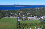 Letecký pohled na kampus střední soukromé školy Rothesay Netherwood School v Rothesay, Nový Brunšvik