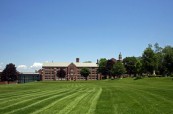 Soukromá střední škola Trinity College School v Port Hope, Ontario, Kanada