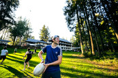 Studenti hrající americký fotbal